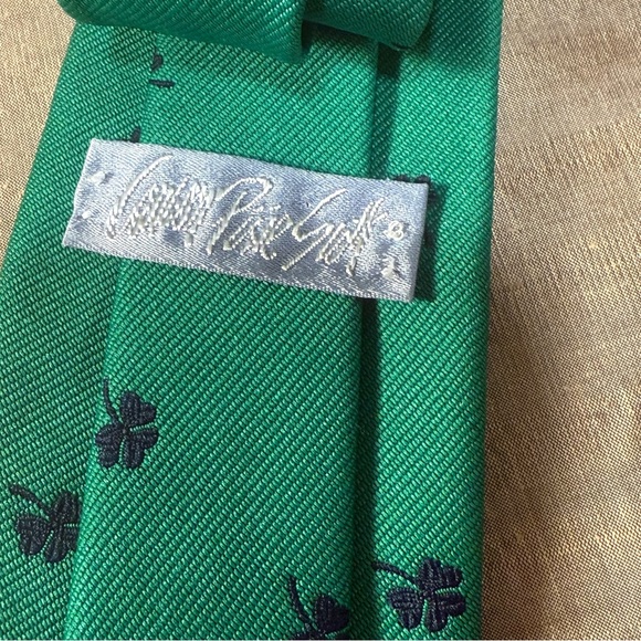 Vintage St. Patrick's Shamrock Green navy Carson Petrie Scott silk Tie - Picture 4 of 4